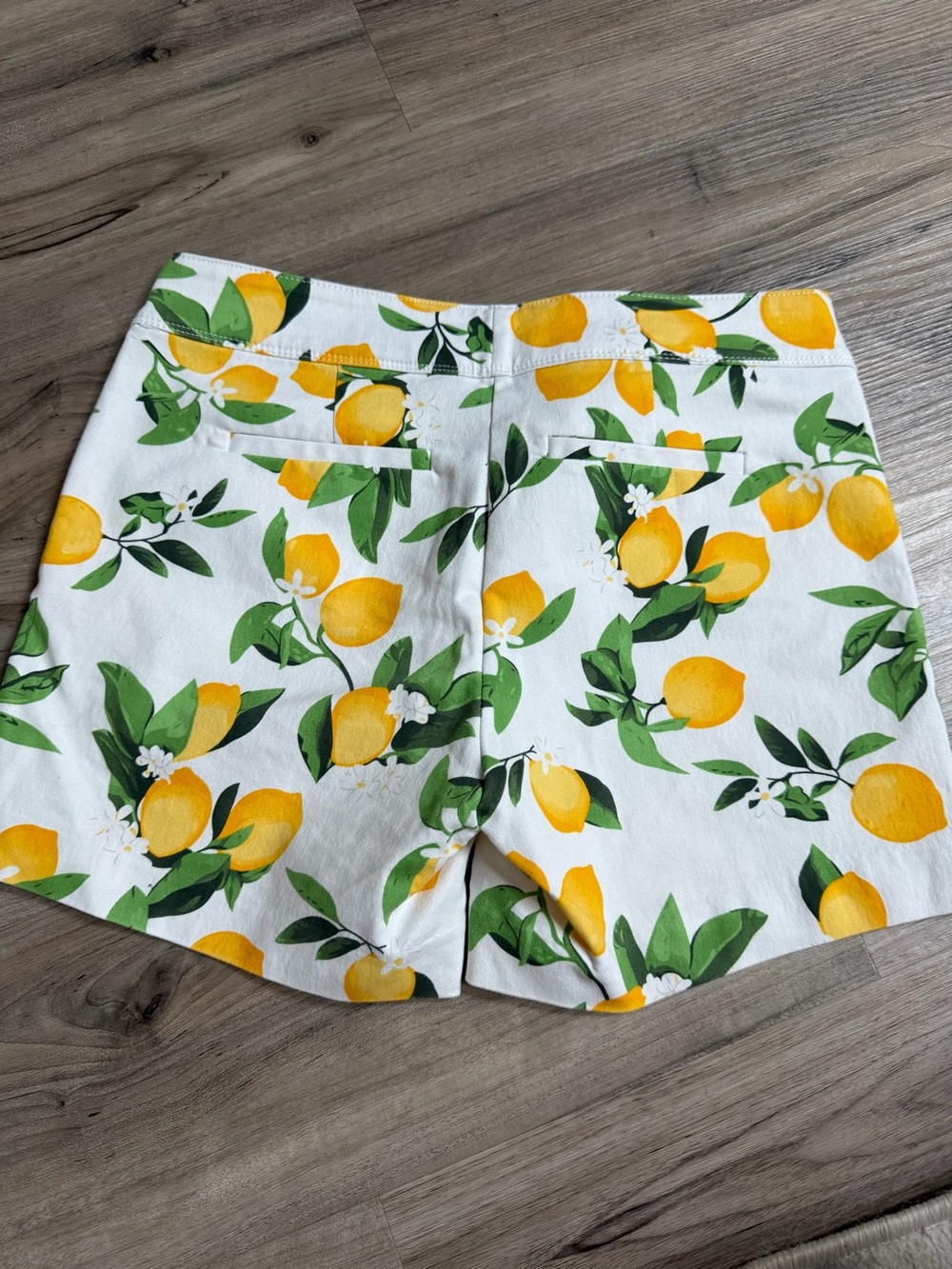 Isaac Mizrahi White Lemon-Print High Waist Shorts